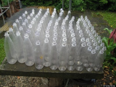 Viele PET Flaschen in verschiedenen Größen